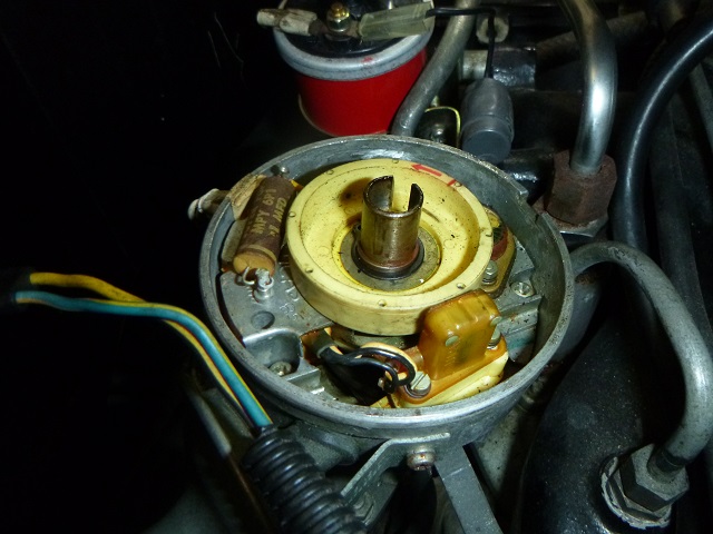 Distributor with rotor and dust cap removed