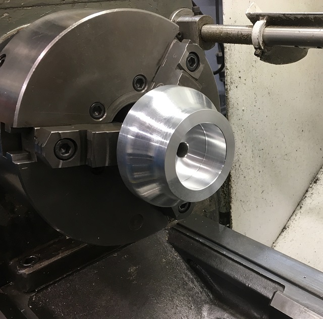 hub on a manual lathe